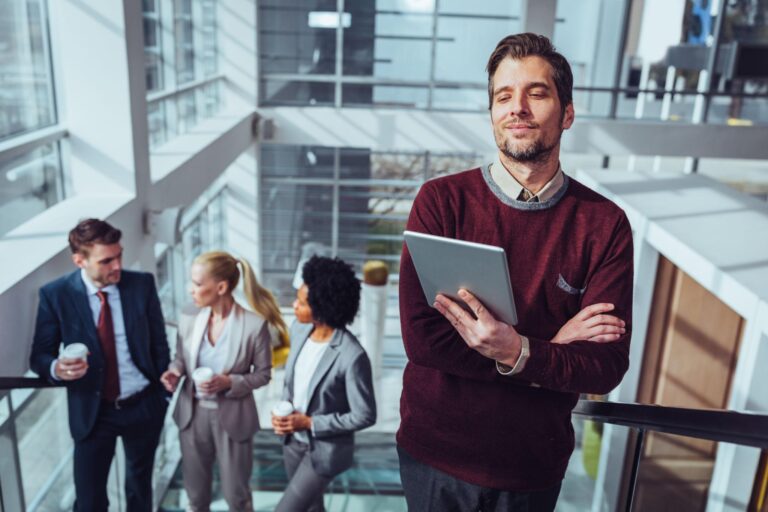 Empresas aceleran su transformación digital mientras la inteligencia artificial redefine el mundo de los negocios