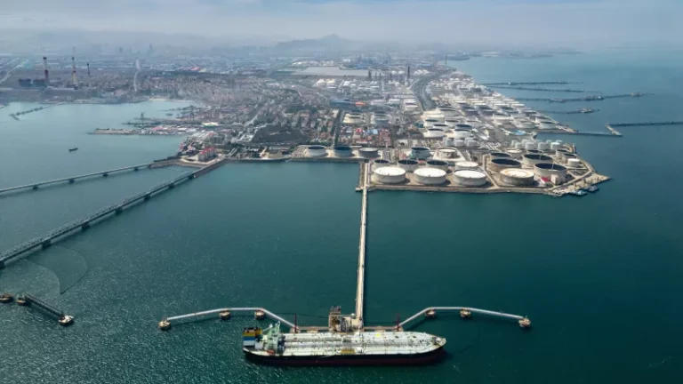 Crisis energética presiona al mercado global: caen reservas petroleras por tensión en Medio Oriente